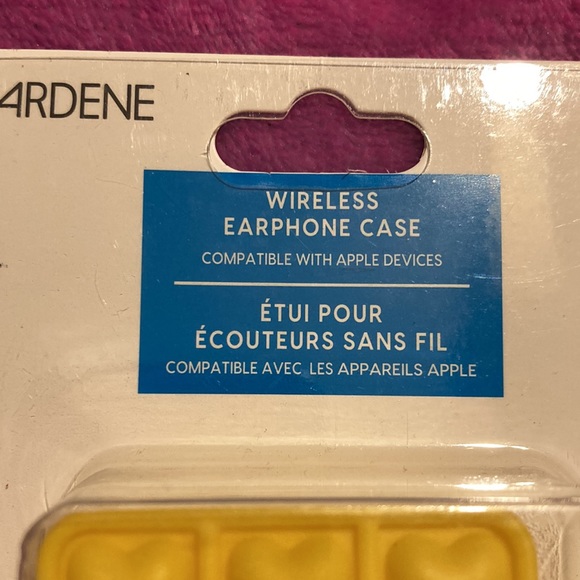 NWT⭐️ARDENE💫 Yellow Heart Pop-it Wireless Earphone Case - Picture 2 of 5